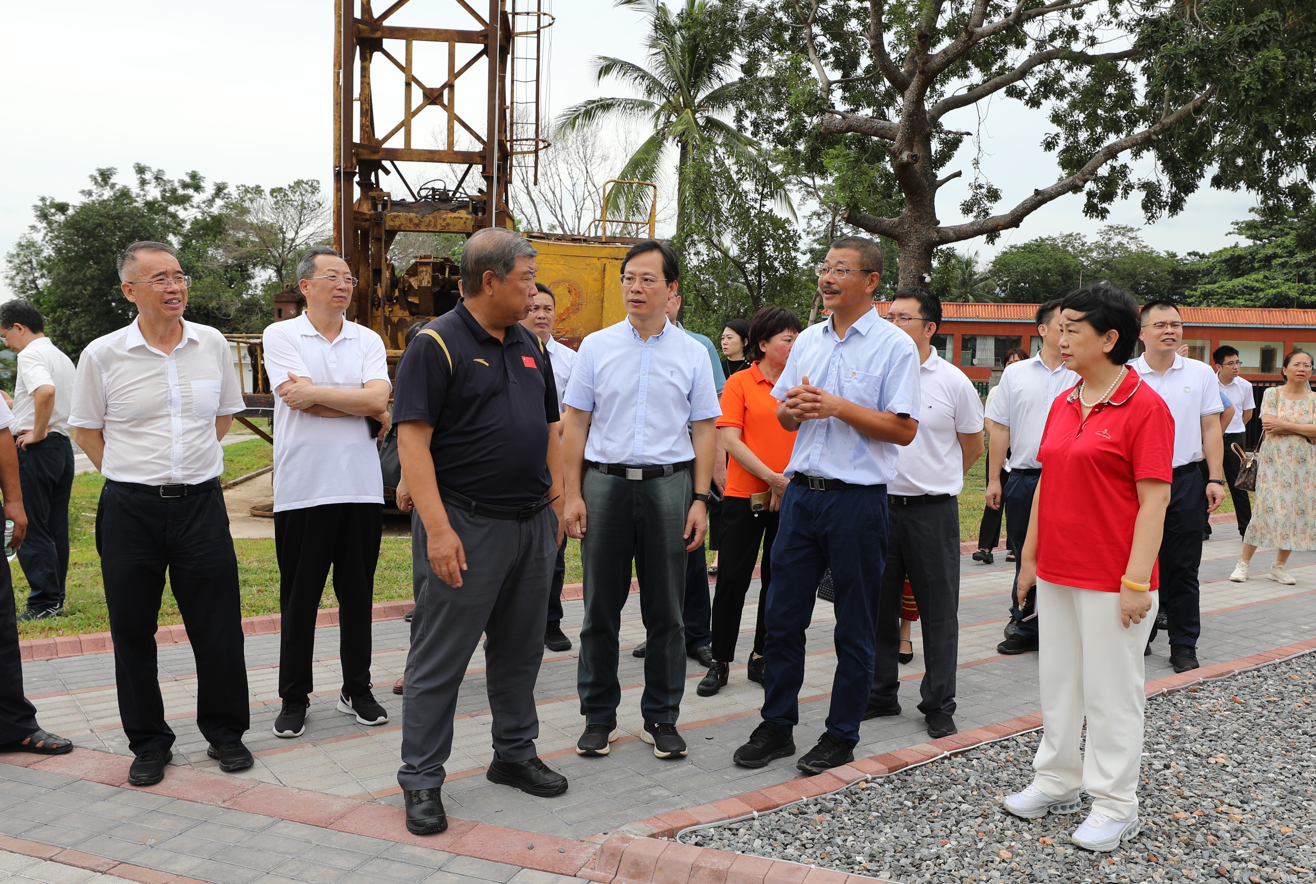 中华慈善总会副会长孙少华一行到访海南矿业